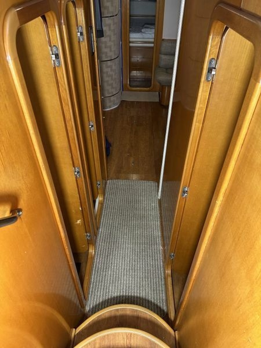 1999 Uniesse 57 Open