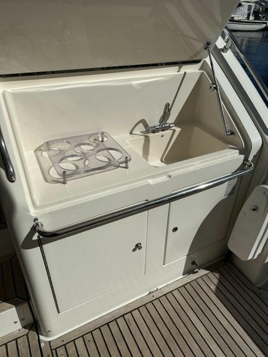 1999 Uniesse 57 Open