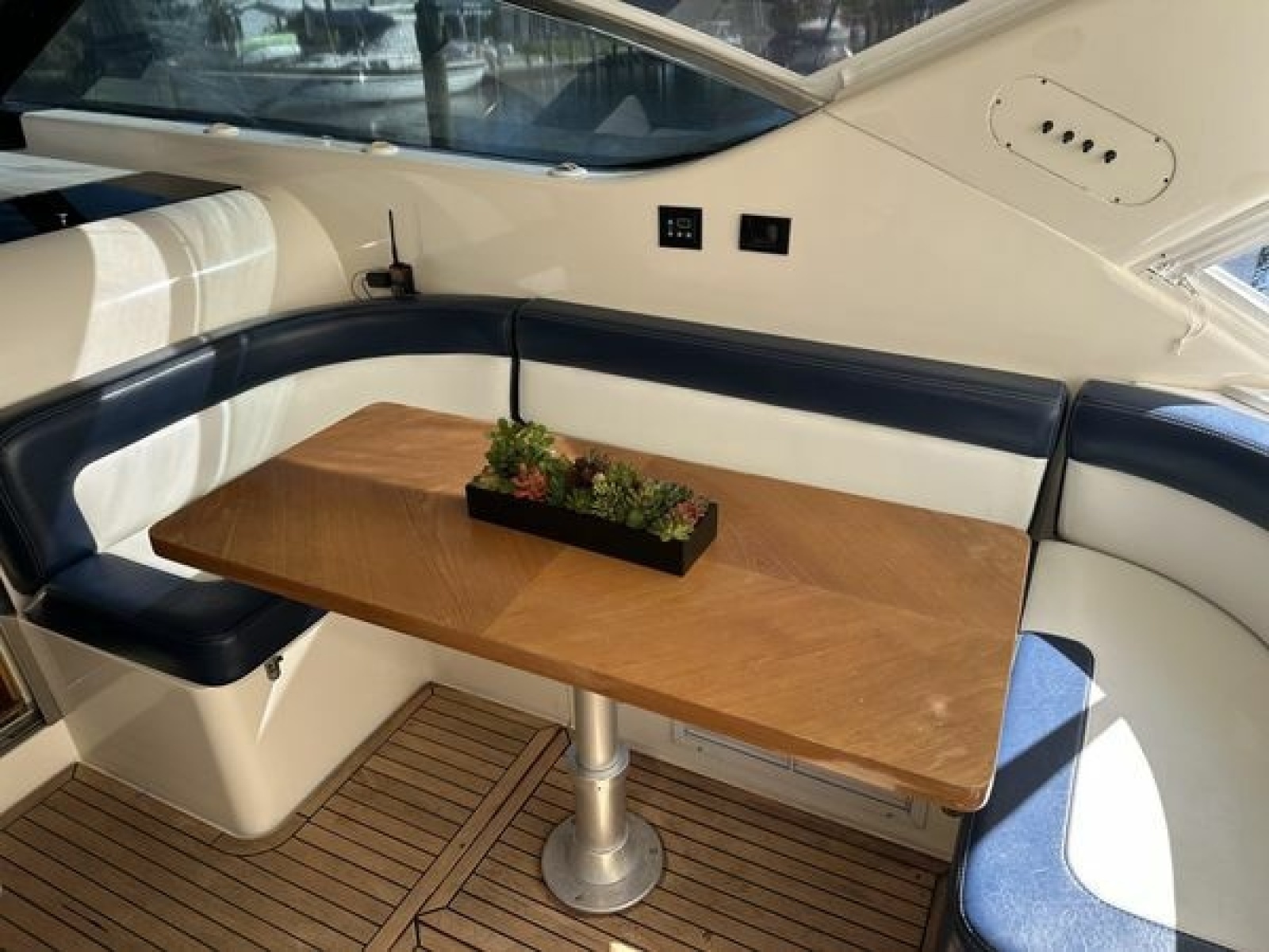 1999 Uniesse 57 Open