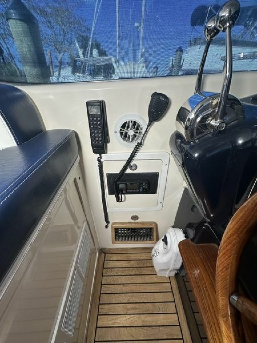 1999 Uniesse 57 Open