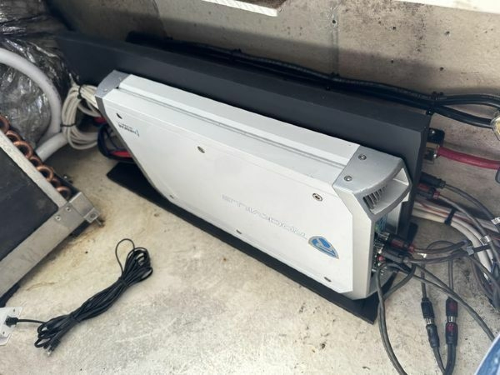 1999 Uniesse 57 Open