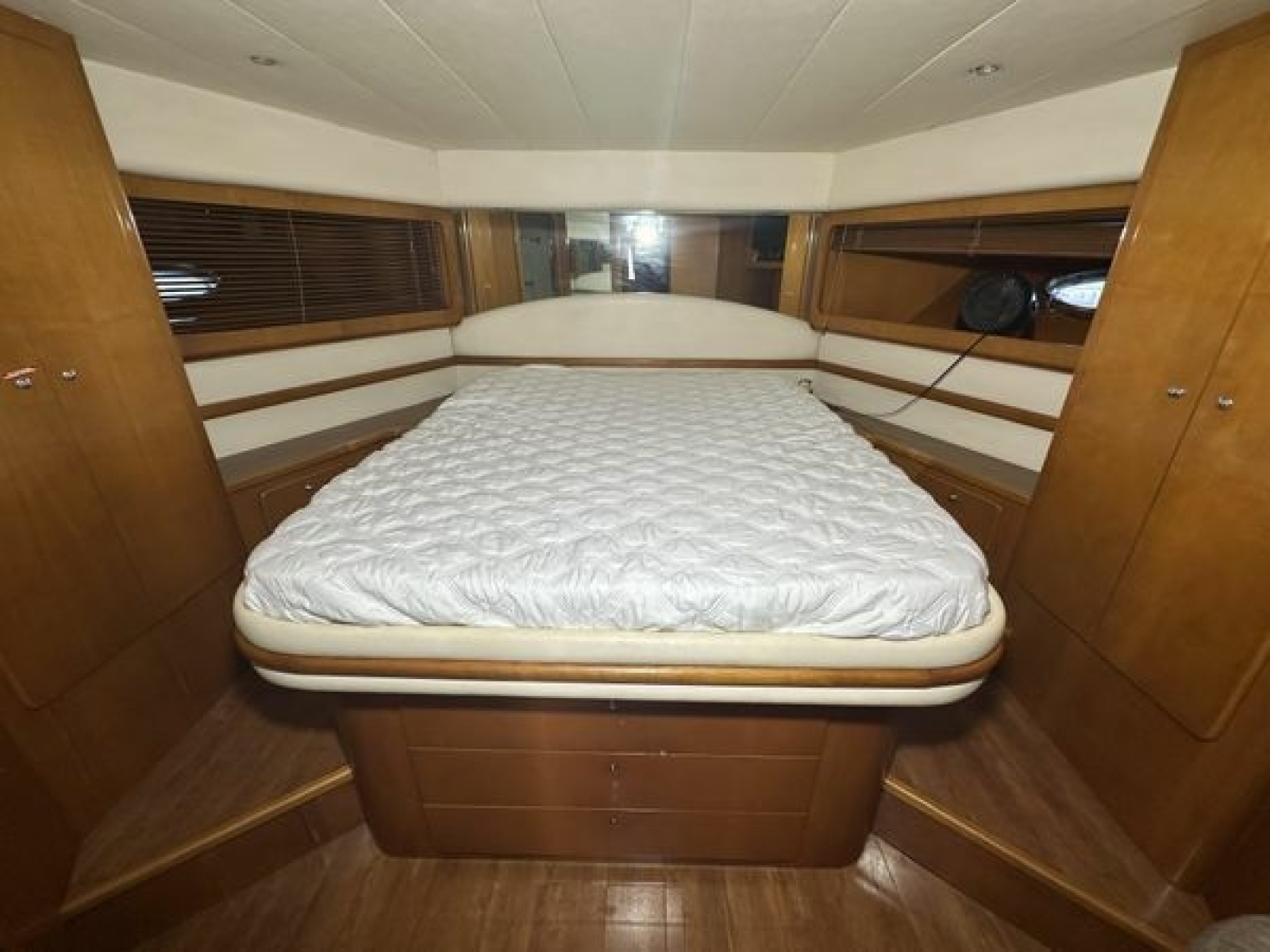 1999 Uniesse 57 Open