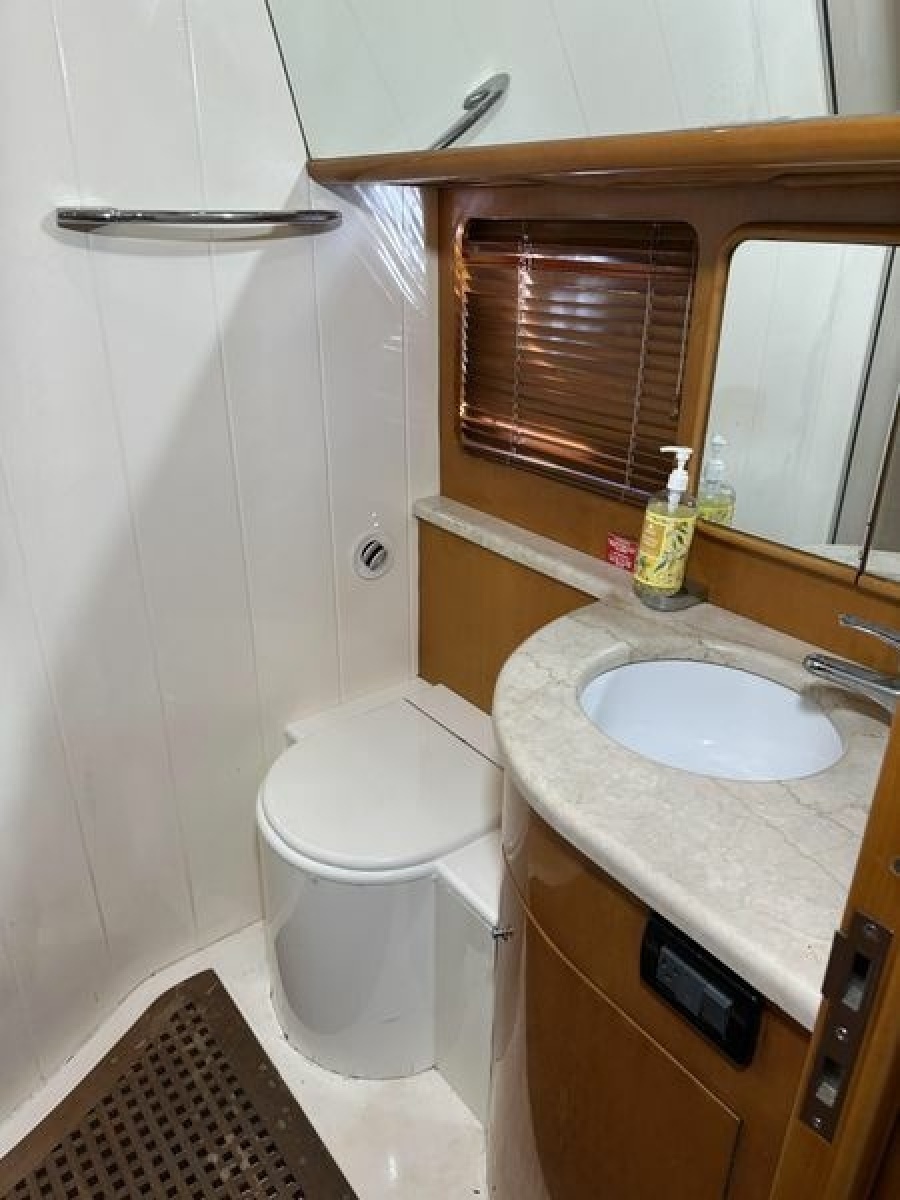 1999 Uniesse 57 Open