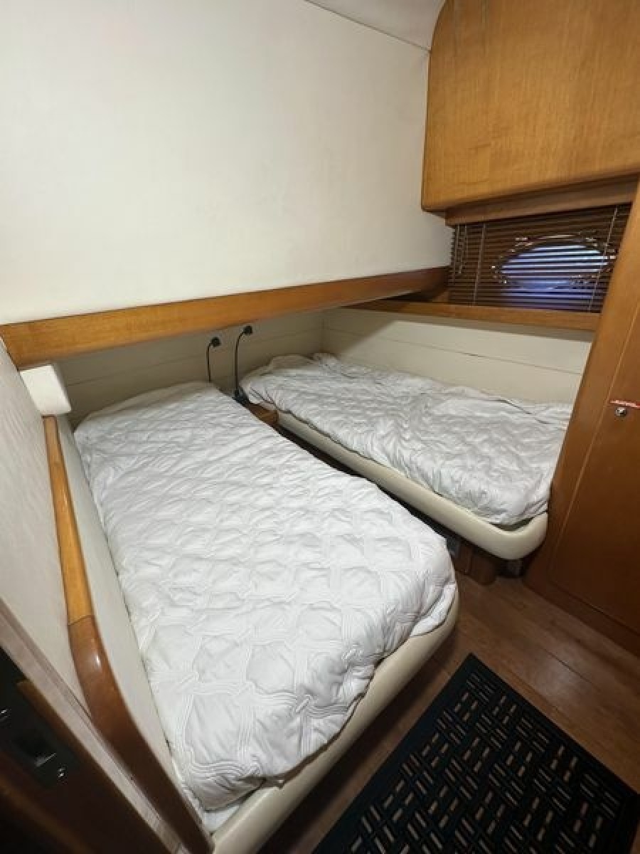 1999 Uniesse 57 Open