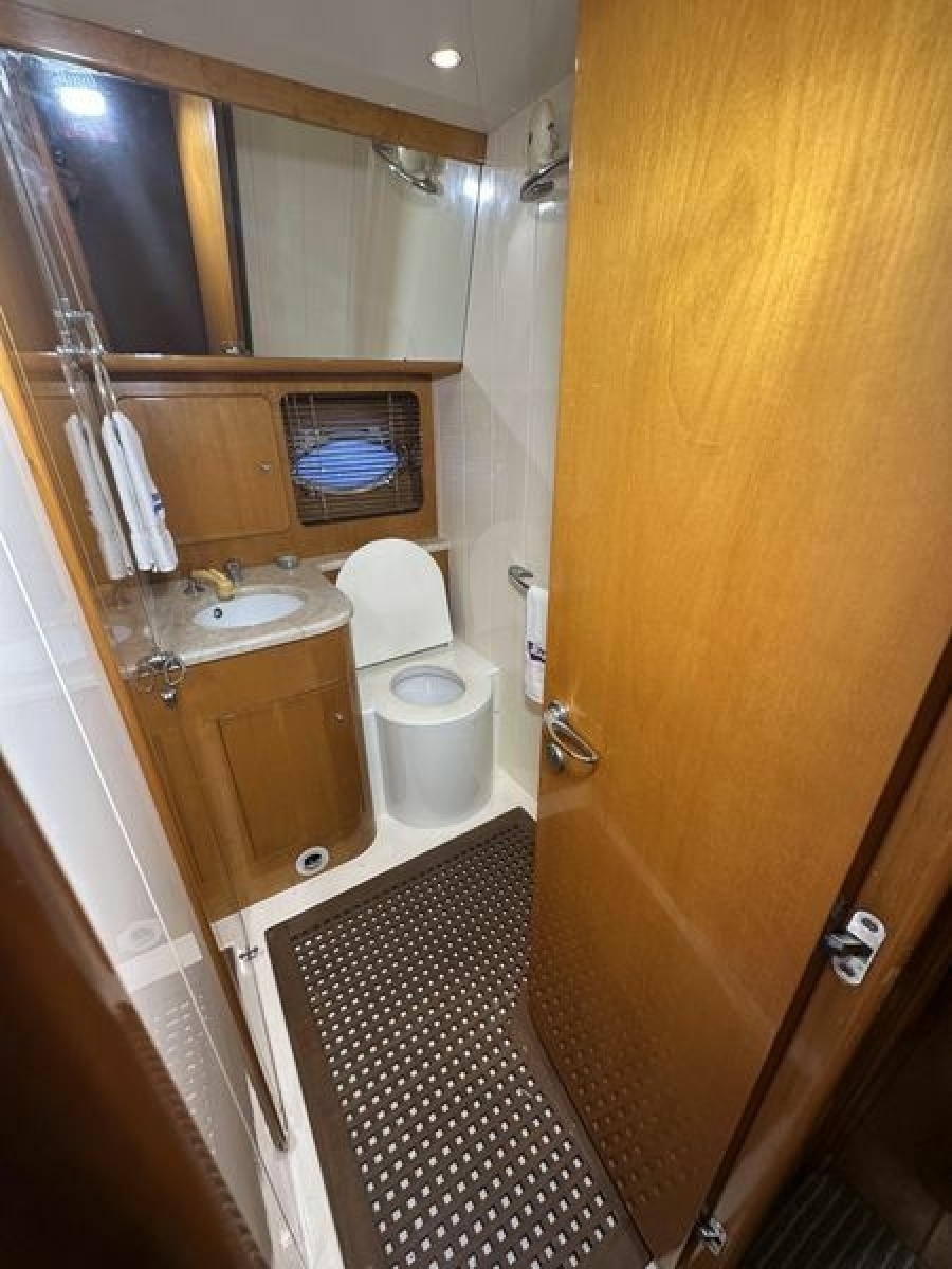 1999 Uniesse 57 Open