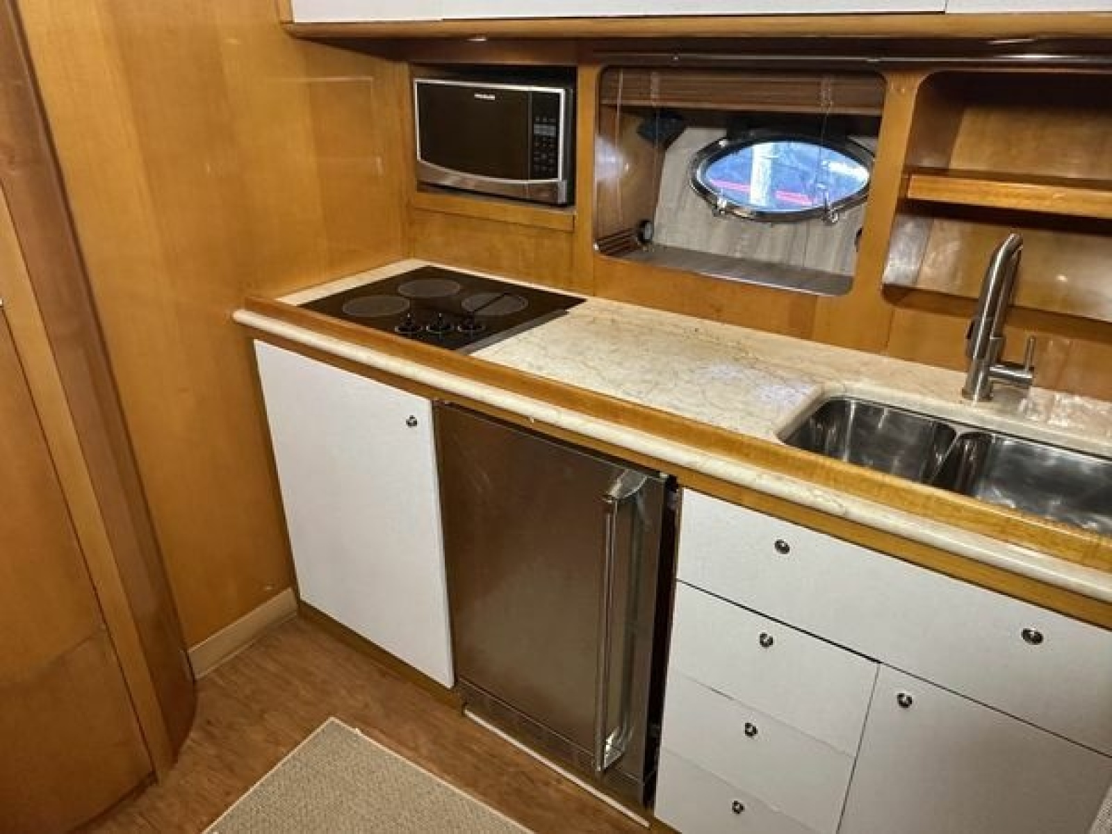 1999 Uniesse 57 Open