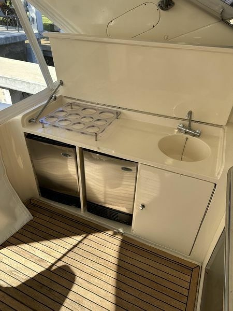 1999 Uniesse 57 Open