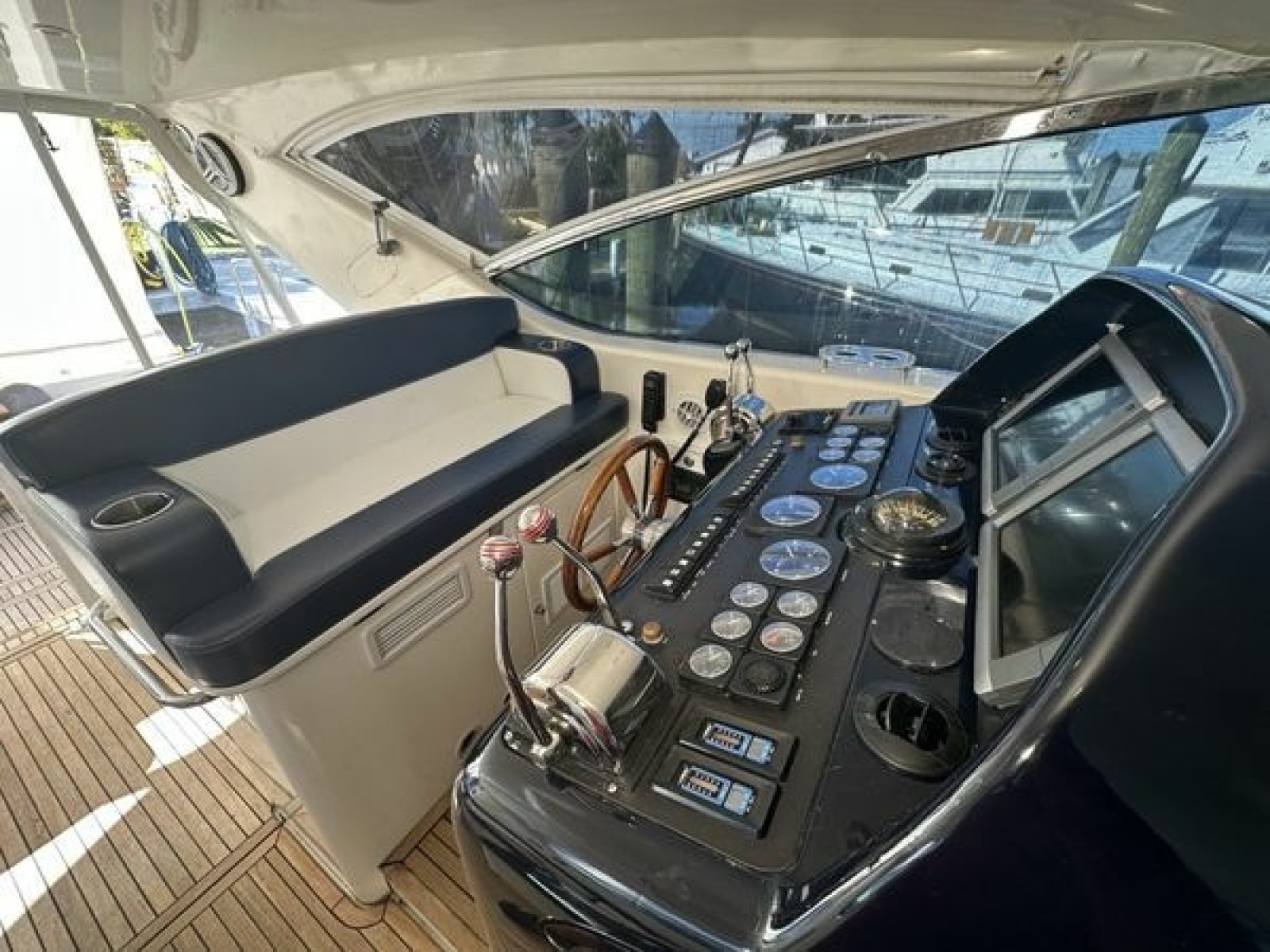 1999 Uniesse 57 Open
