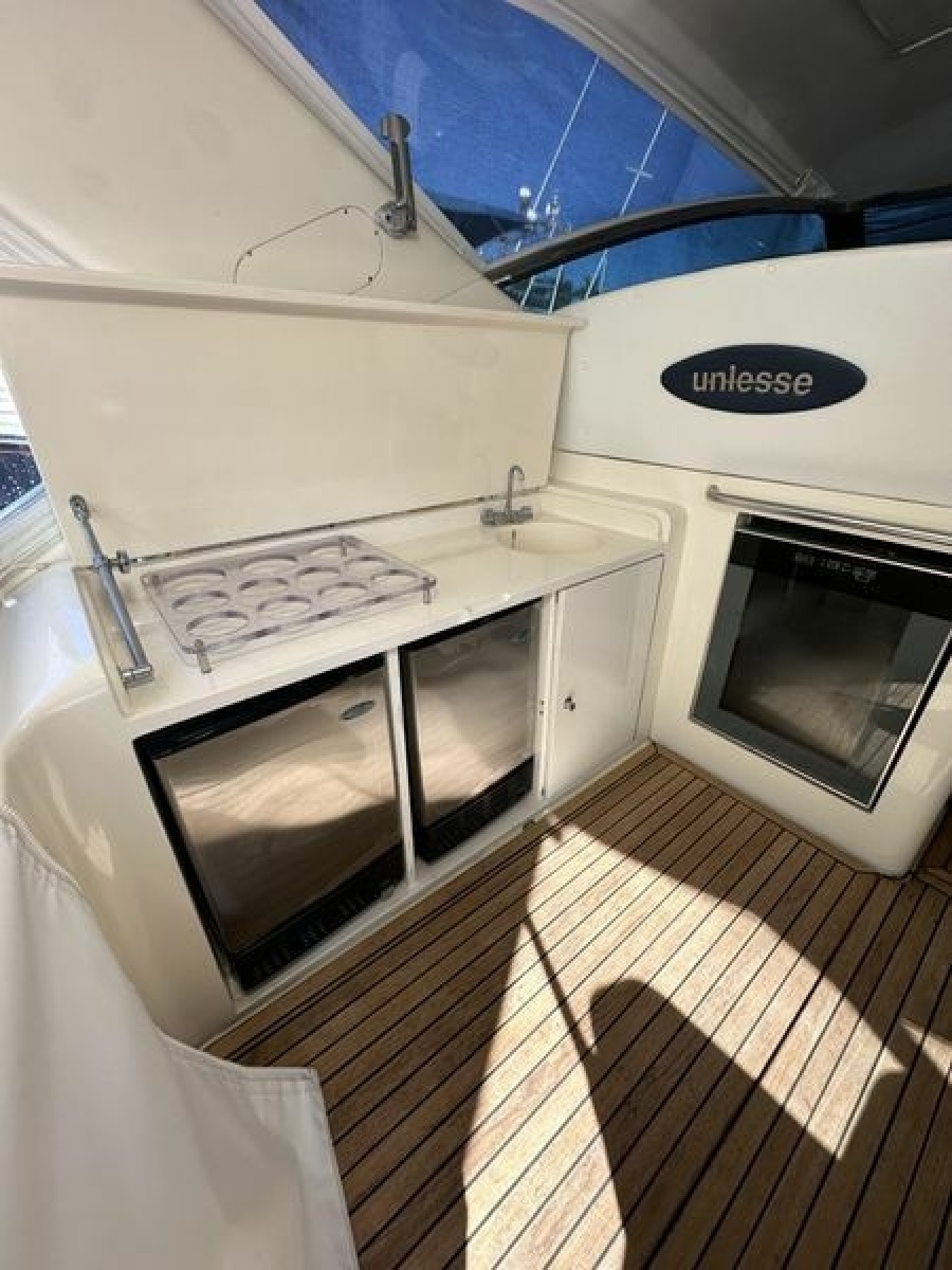 1999 Uniesse 57 Open