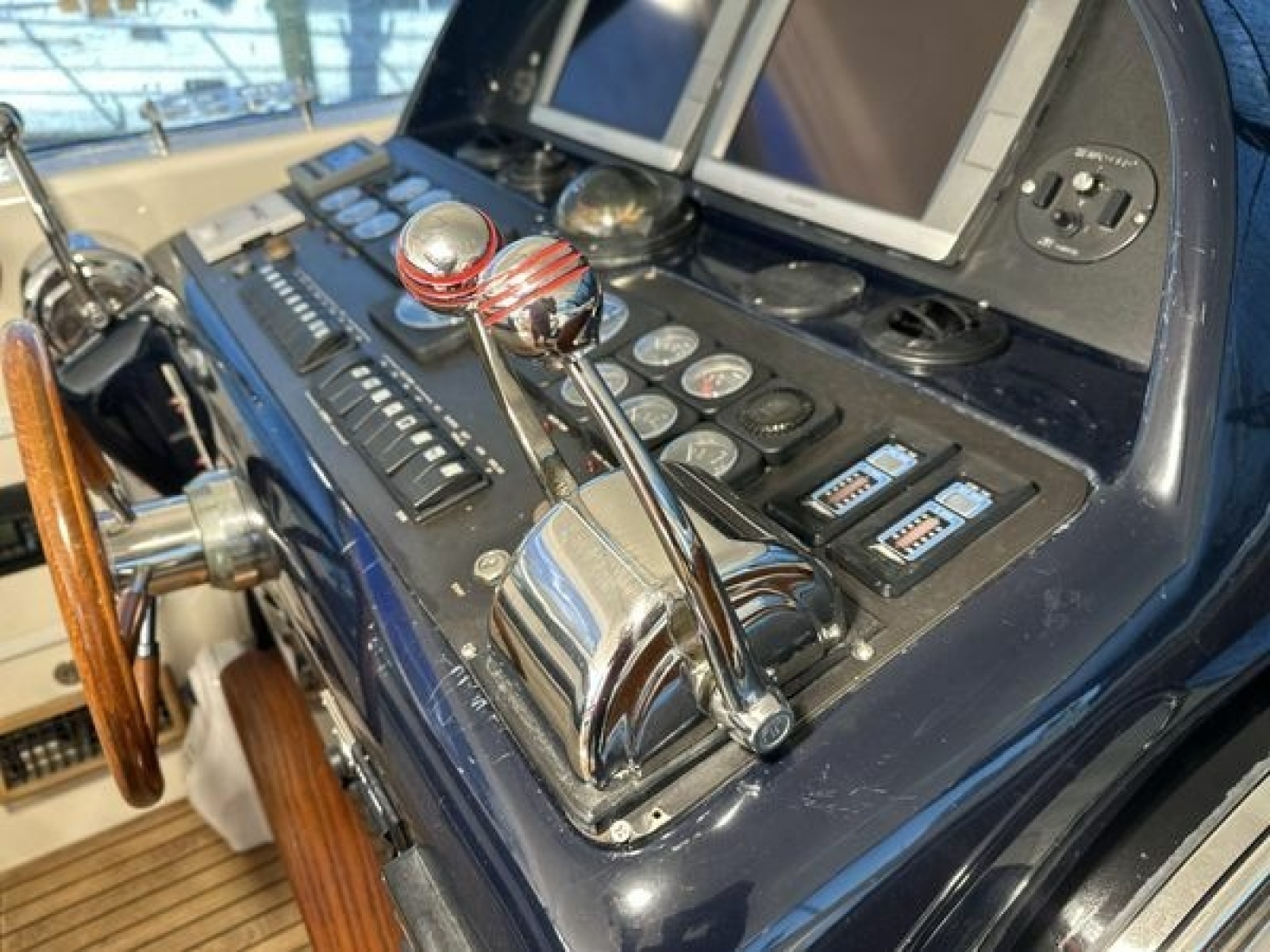 1999 Uniesse 57 Open