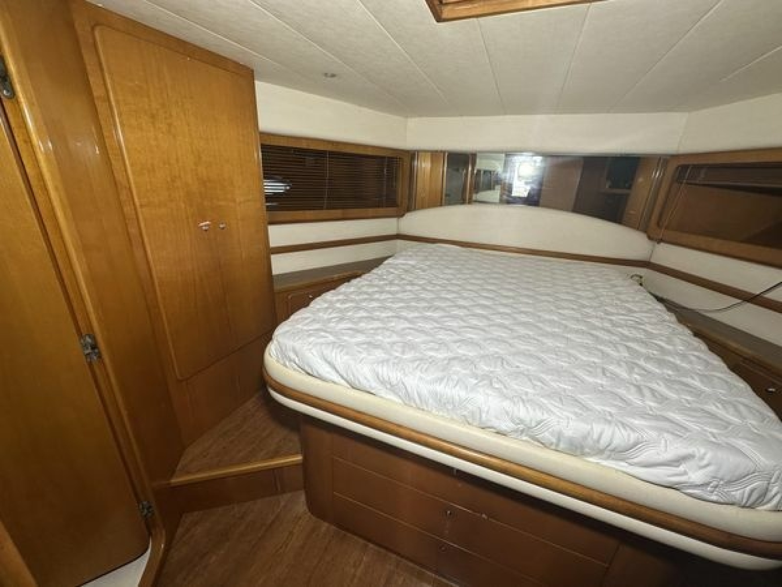 1999 Uniesse 57 Open