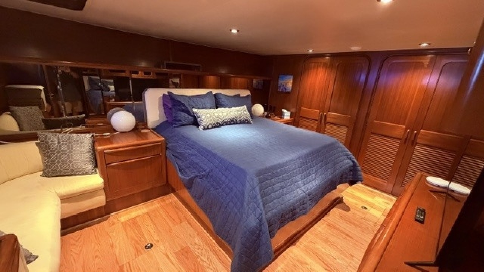 1990 Viking 55 Motor Yacht