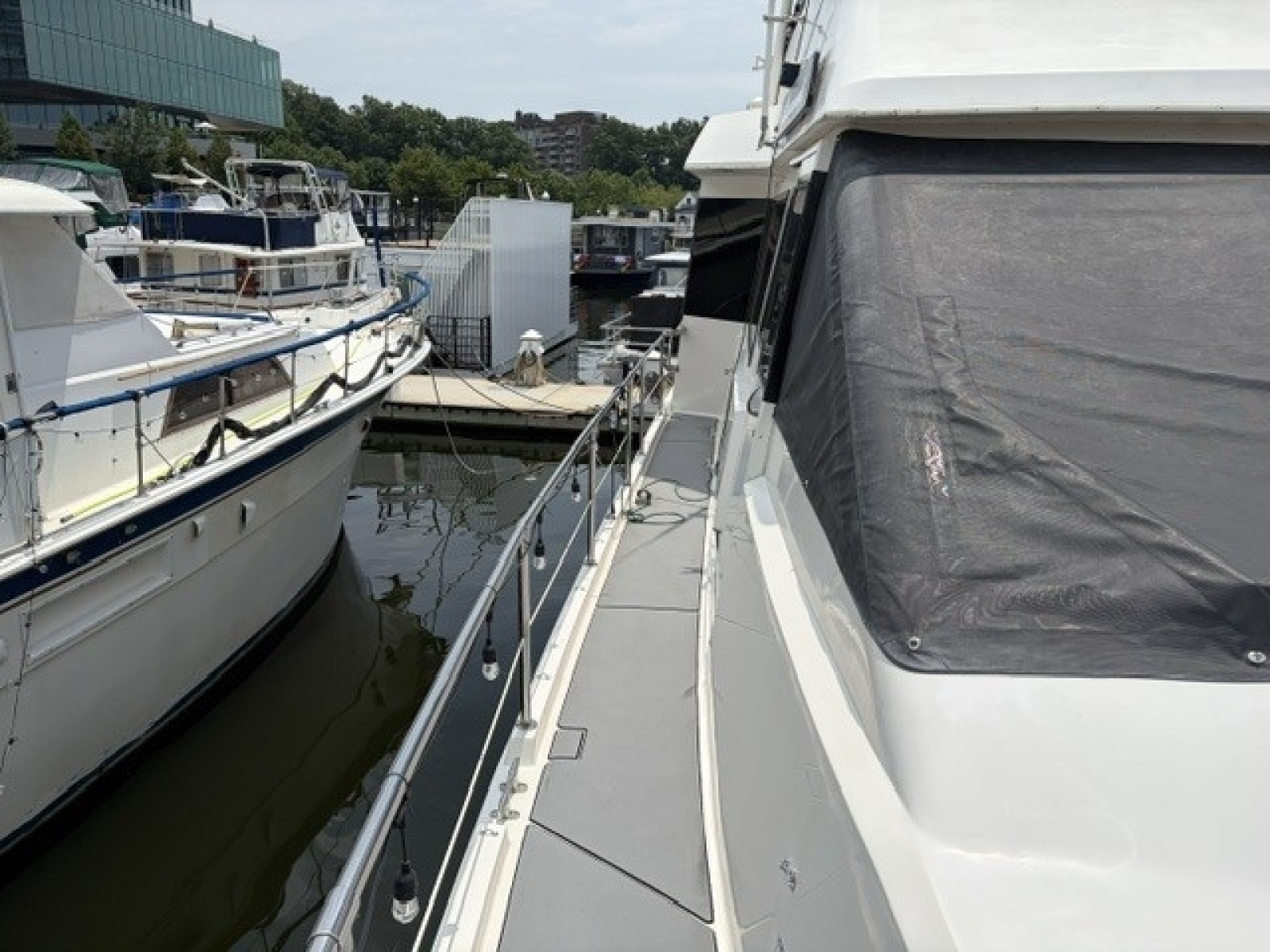 1990 Viking 55 Motor Yacht