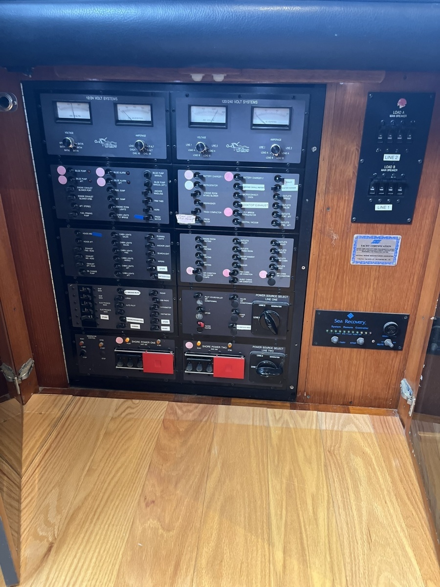 1990 Viking 55 Motor Yacht