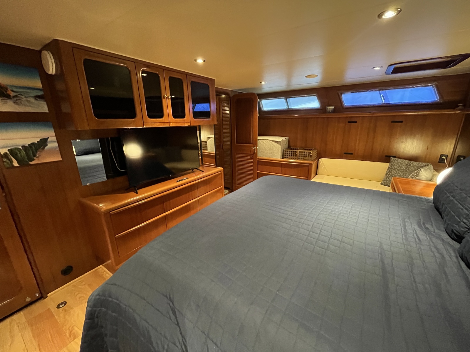 1990 Viking 55 Motor Yacht
