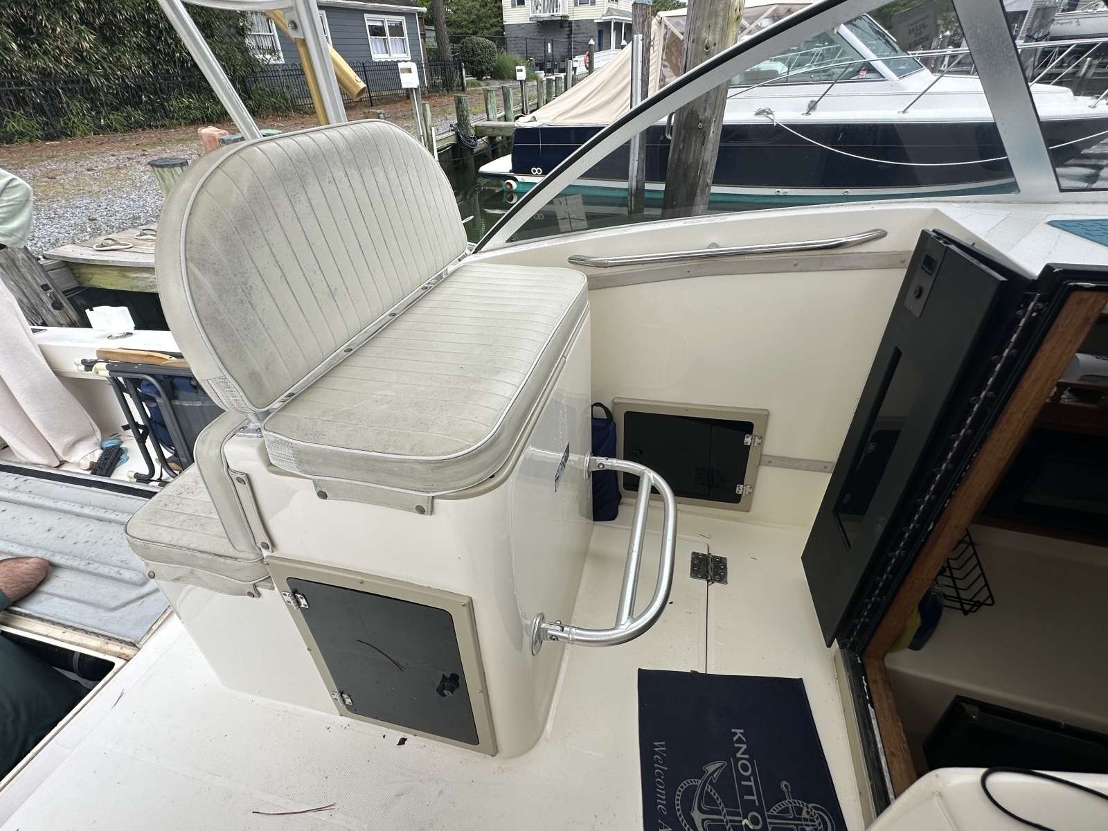 2000 Albemarle 280 Express Fisherman