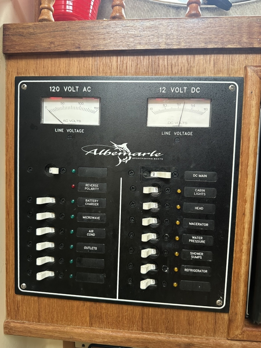 2000 Albemarle 280 Express Fisherman
