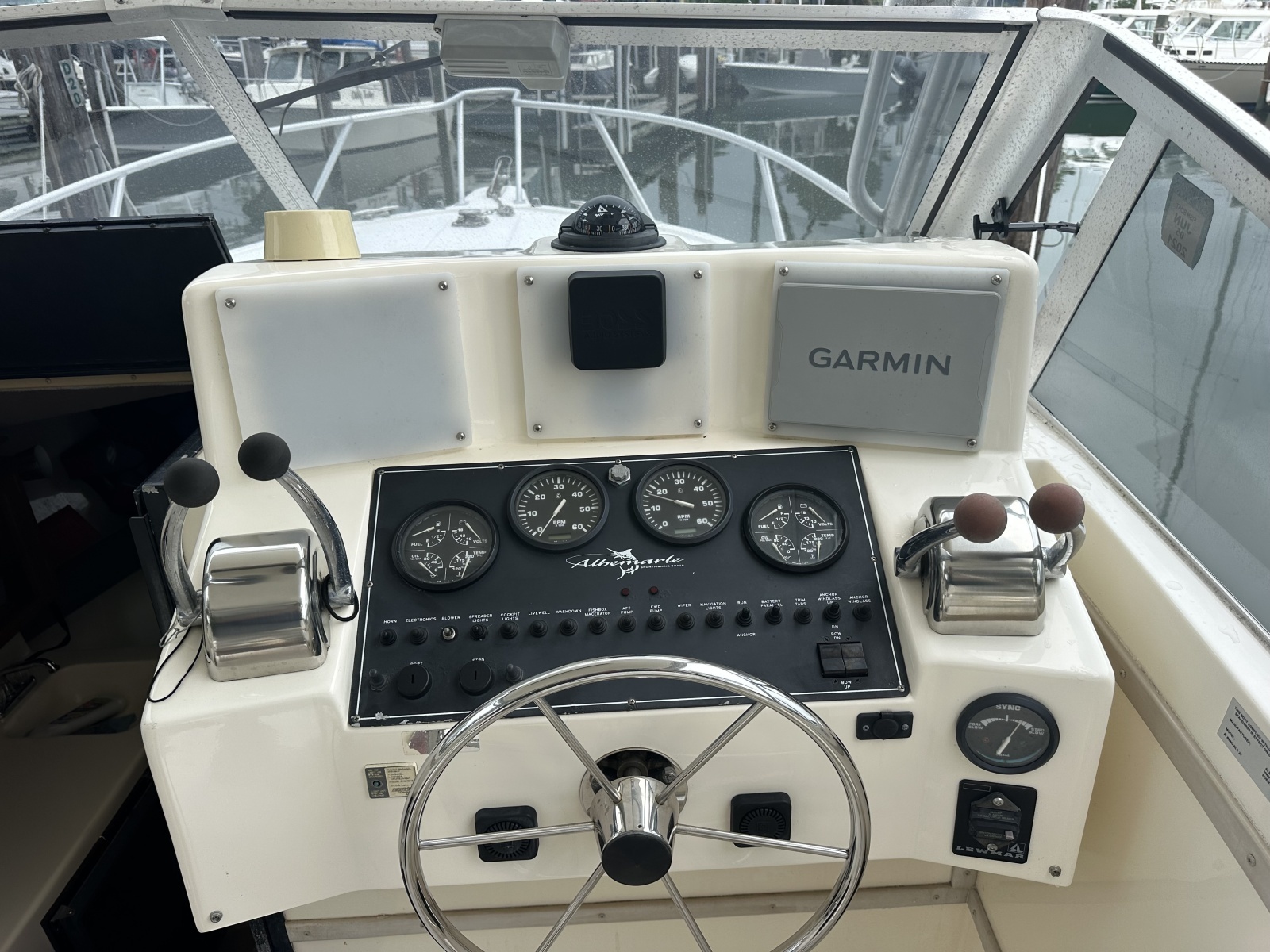 2000 Albemarle 280 Express Fisherman