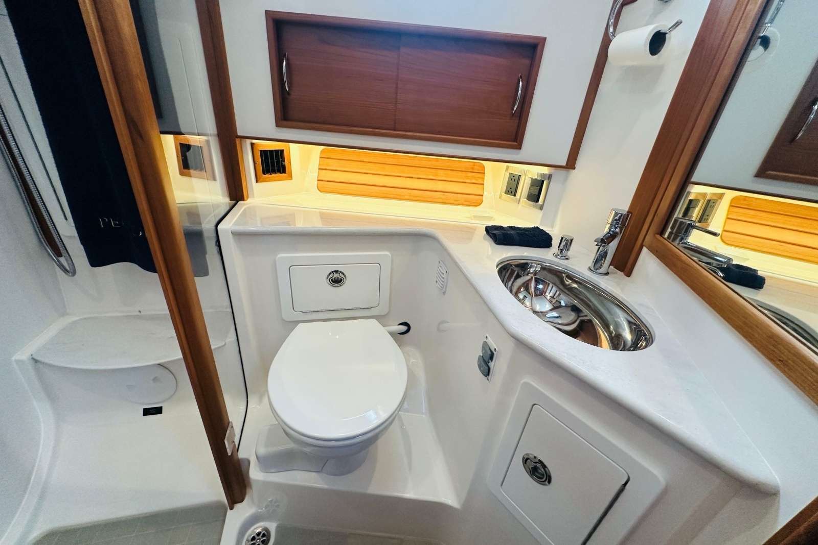 2025 Sabre 48 Salon Express