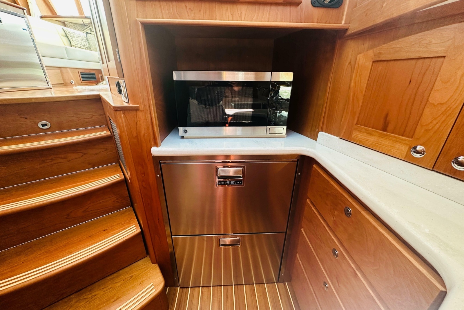 2025 Sabre 48 Salon Express