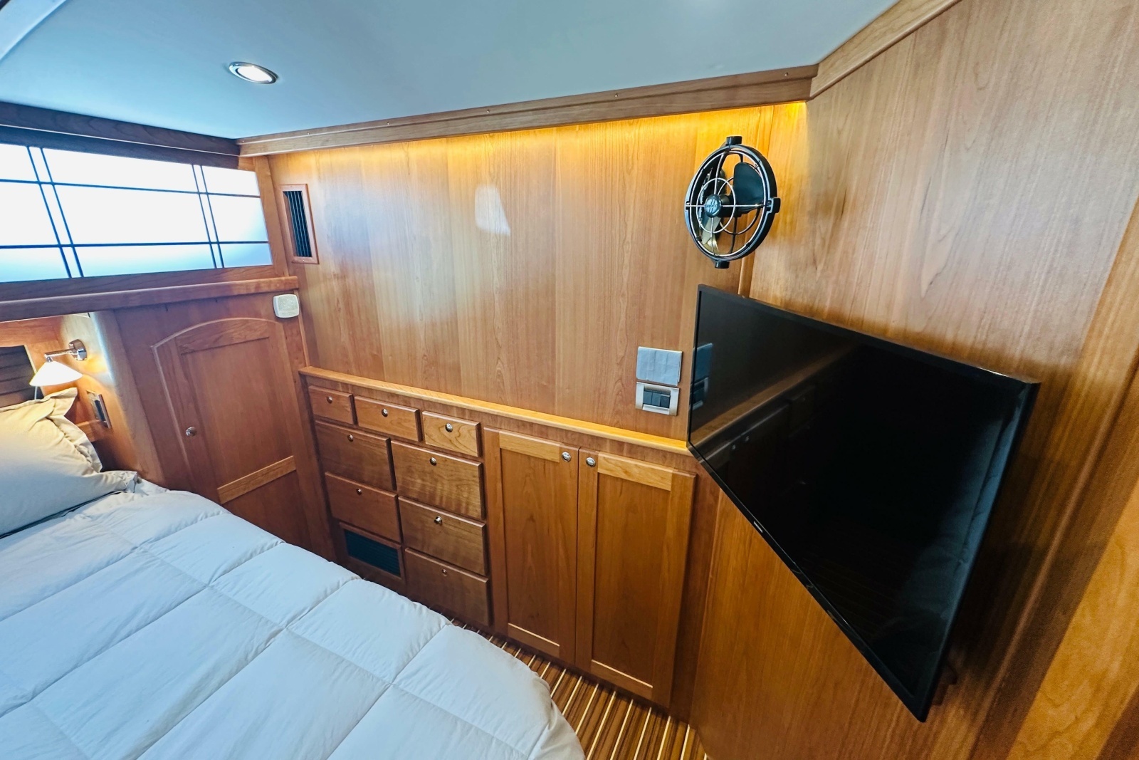 2025 Sabre 48 Salon Express