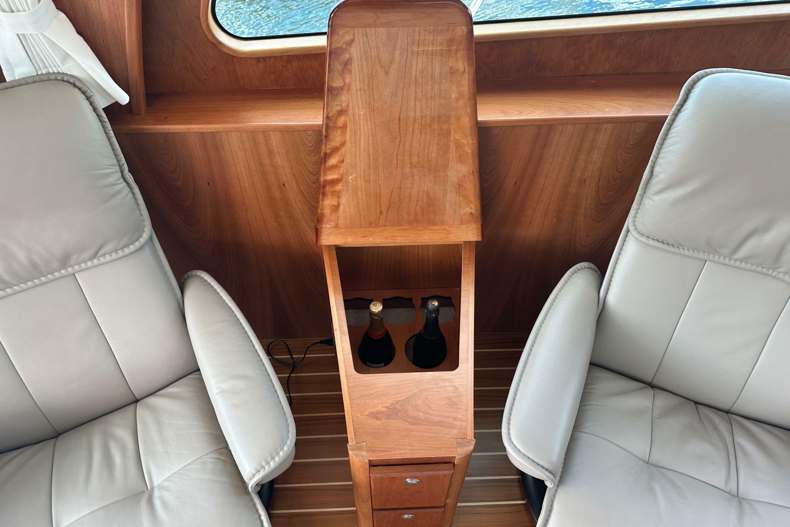 2025 Sabre 48 Salon Express