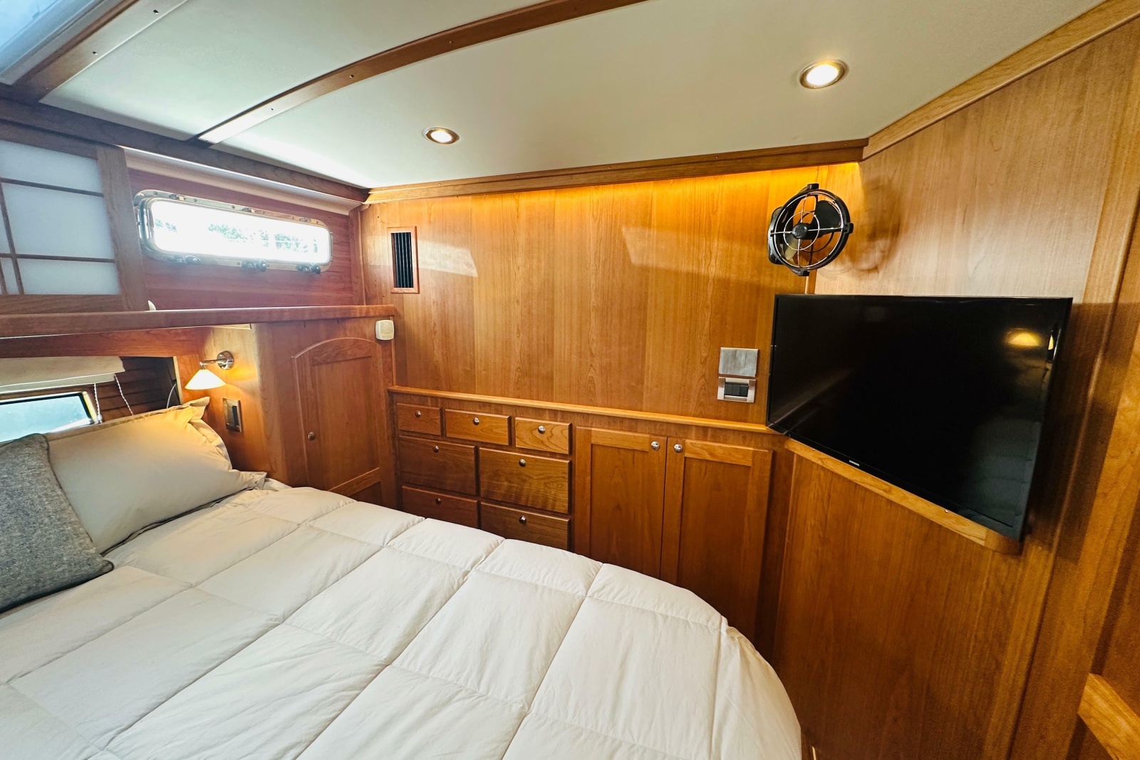 2025 Sabre 48 Salon Express