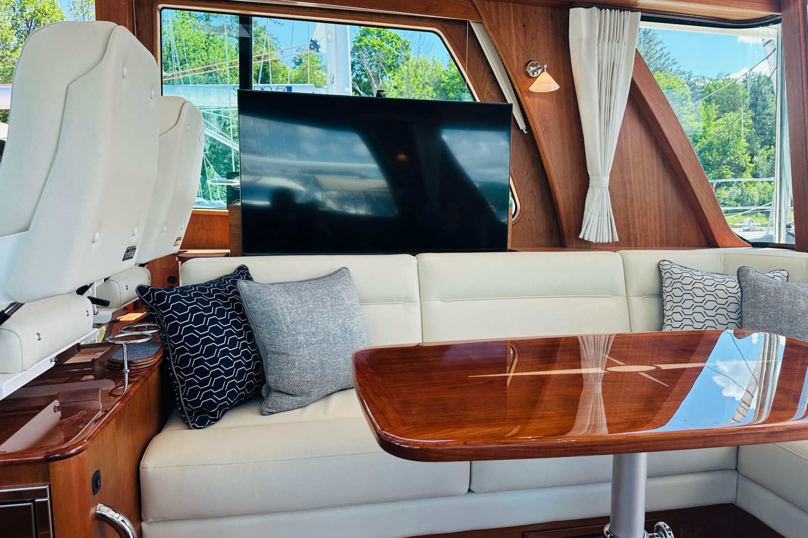 2025 Sabre 48 Salon Express