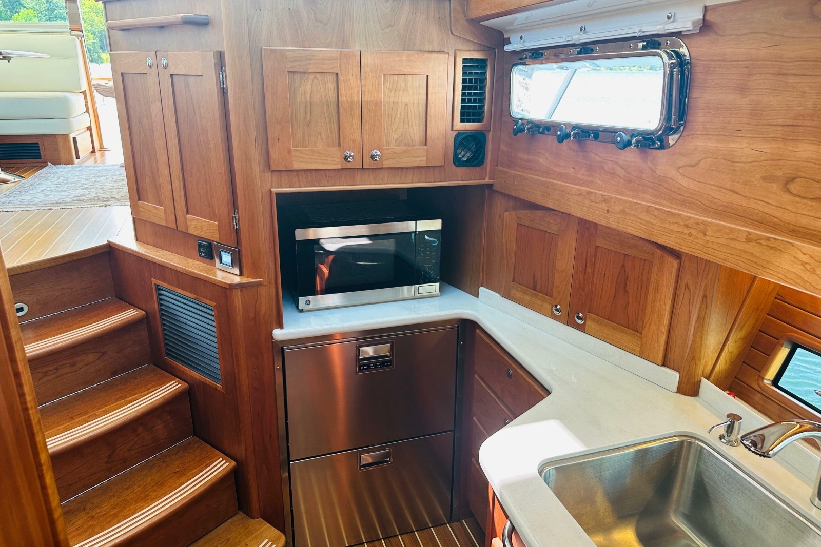 2025 Sabre 48 Salon Express