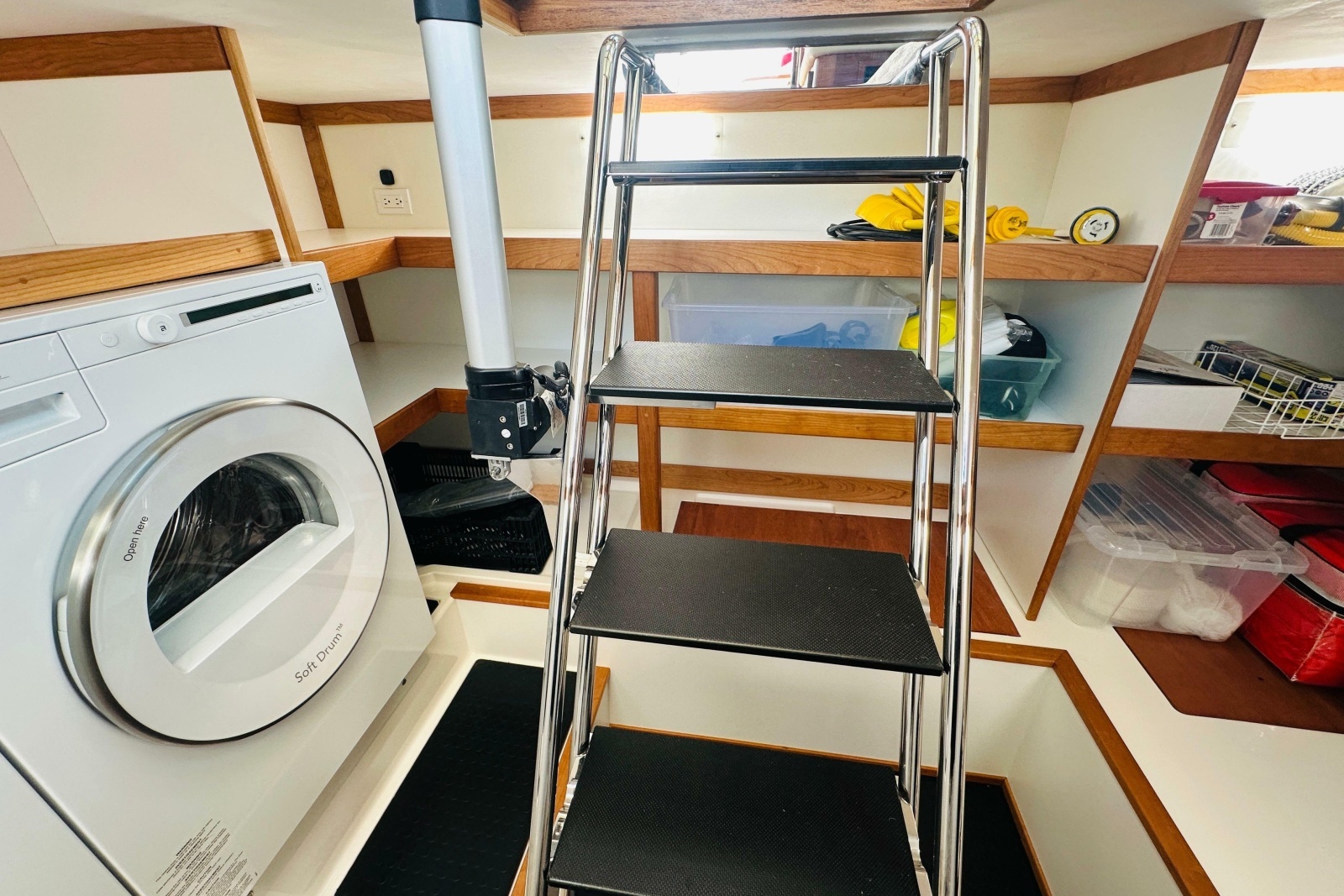 2025 Sabre 48 Salon Express