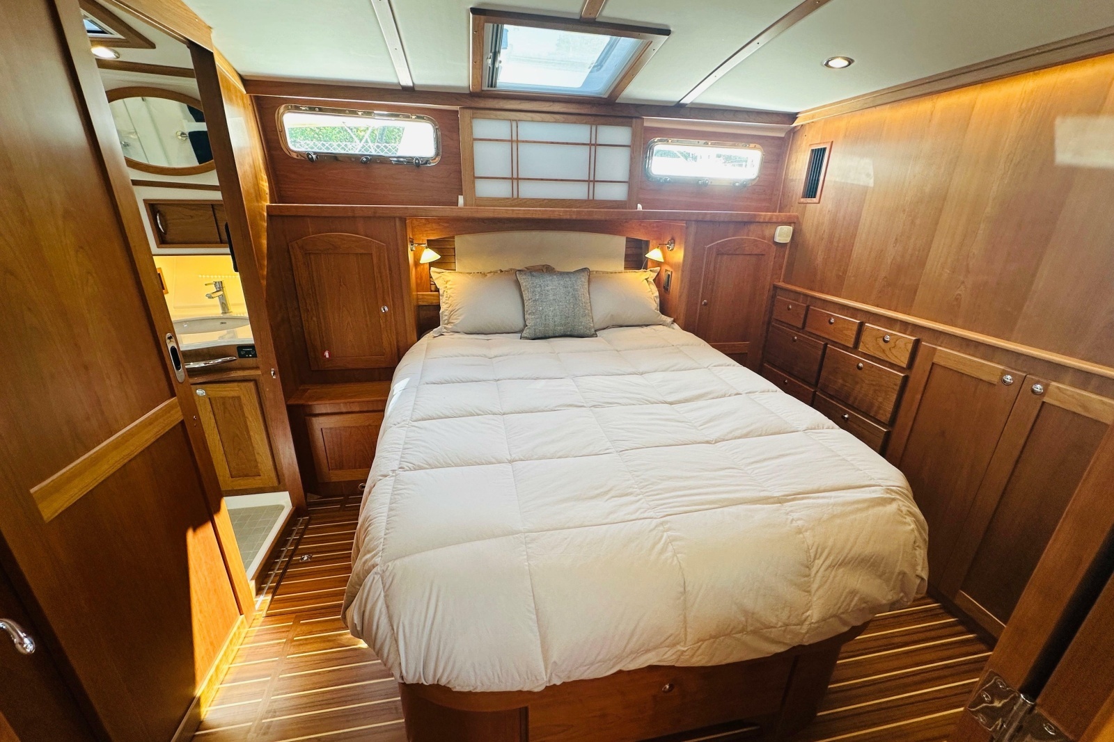 2025 Sabre 48 Salon Express