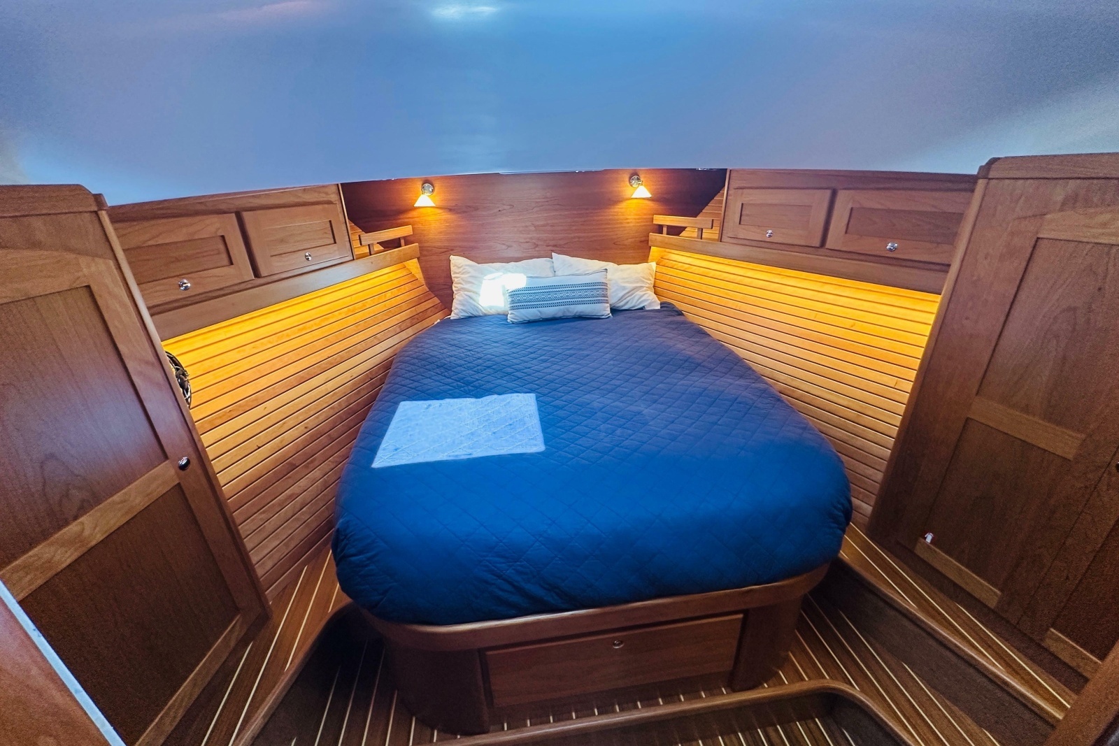 2025 Sabre 48 Salon Express