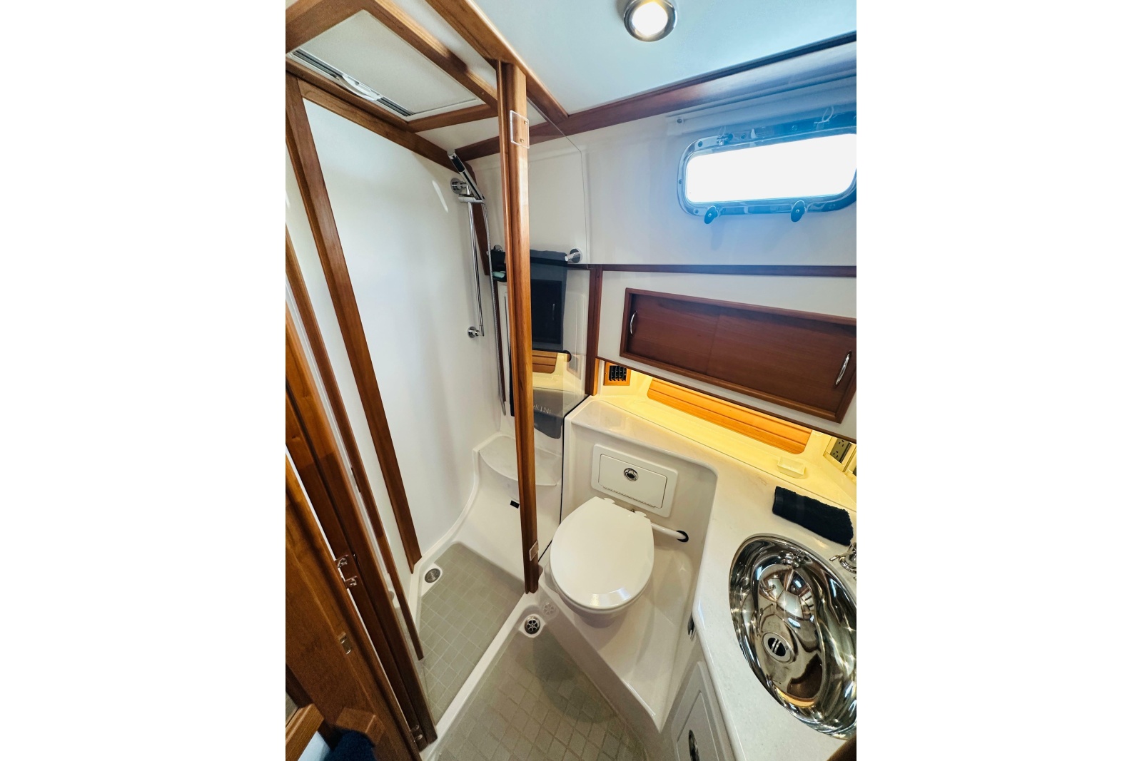 2025 Sabre 48 Salon Express