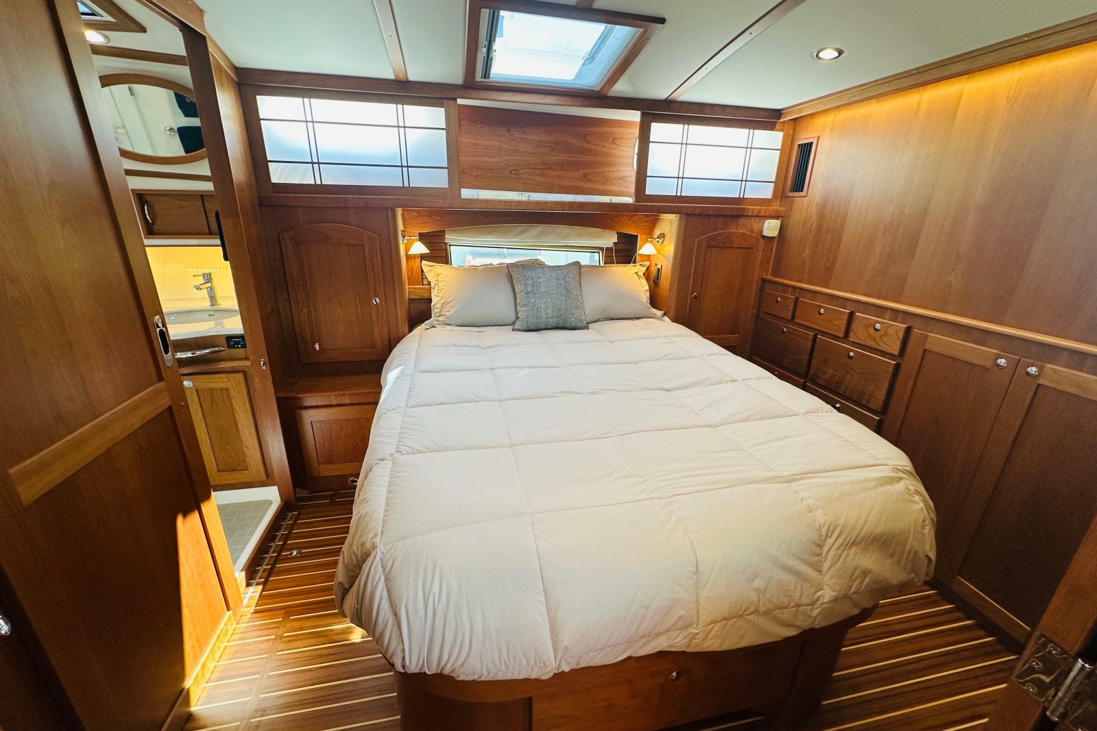 2025 Sabre 48 Salon Express