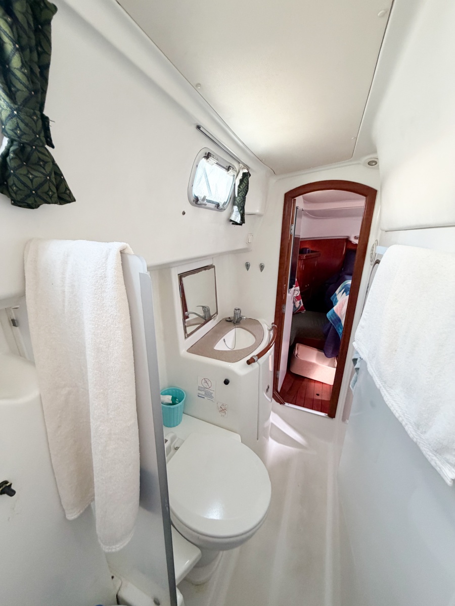 2002 Beneteau Oceanis 42CC