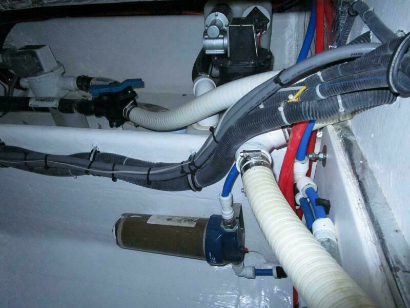 Aft Salon Bilge To Port