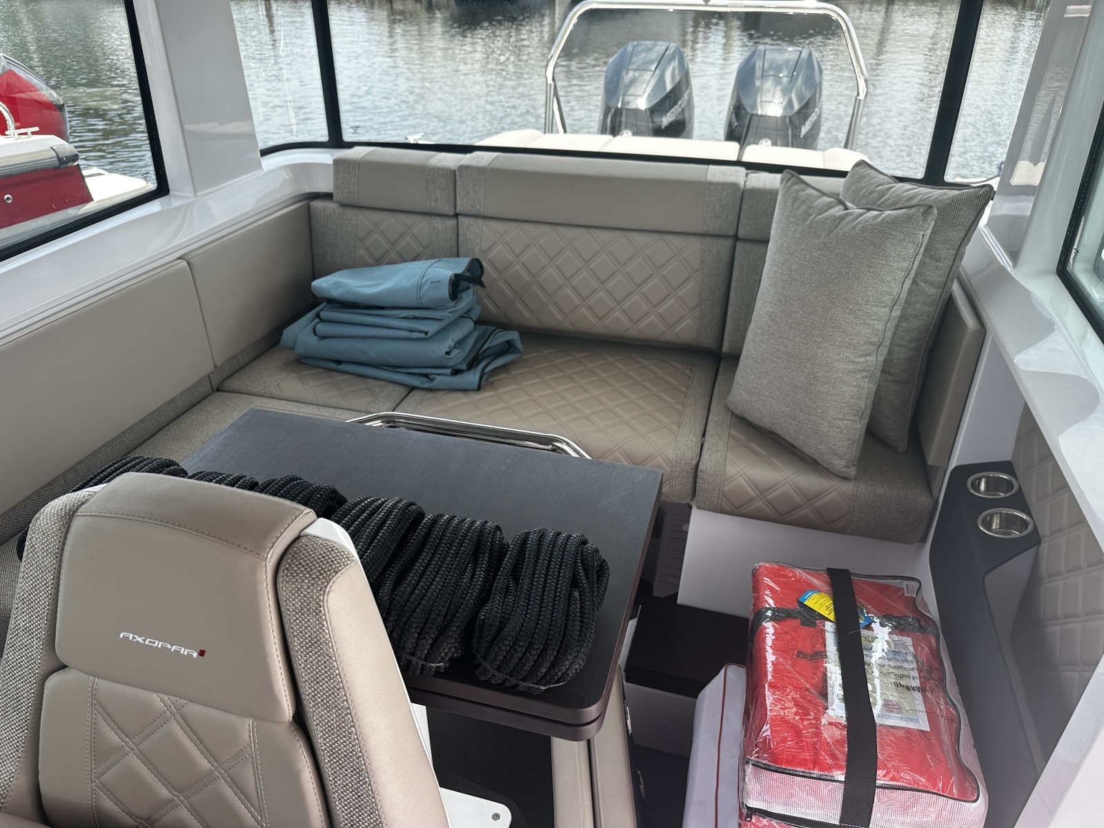 2024 Axopar 37 XC Cross Cabin