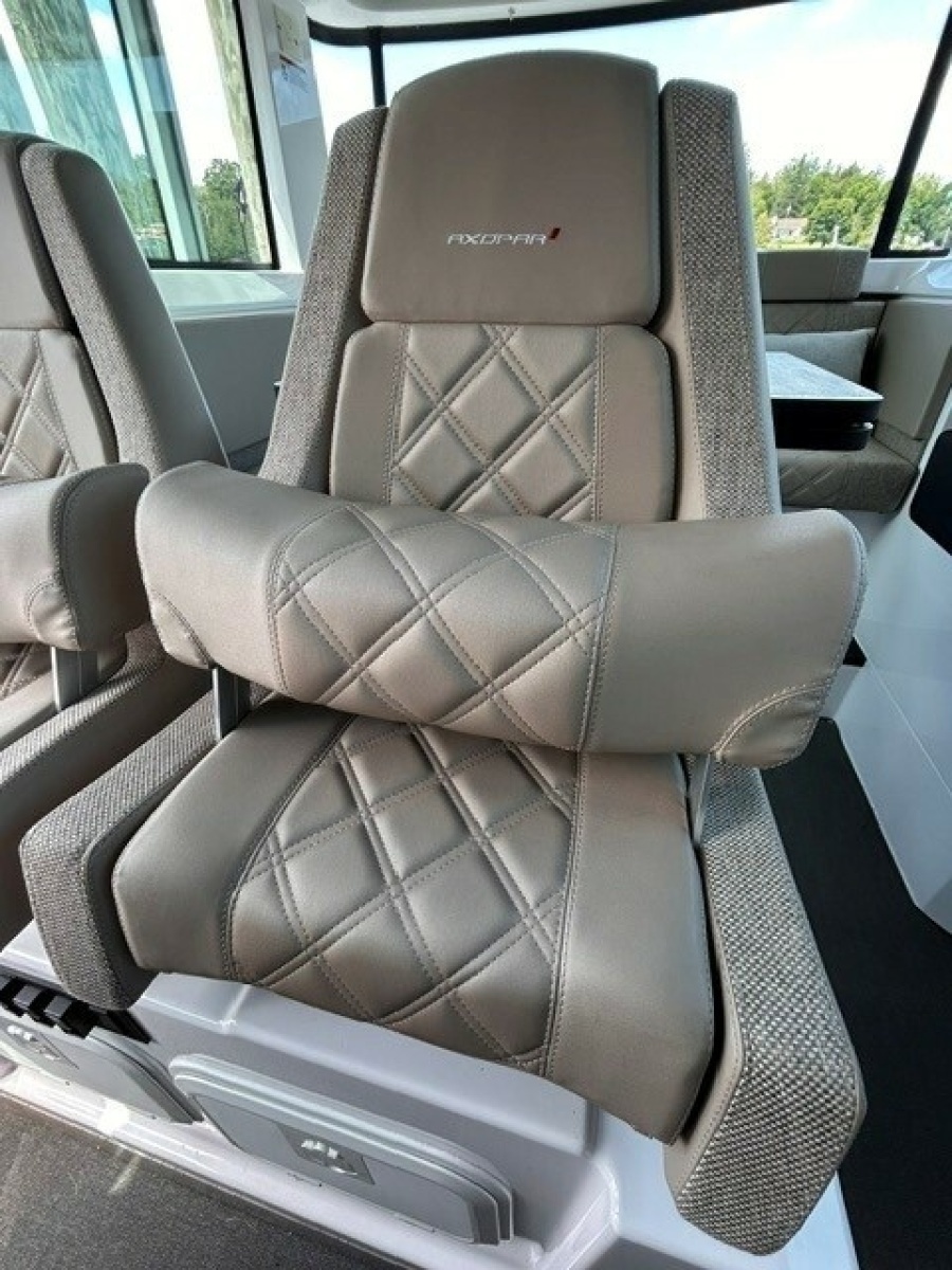 2024 Axopar 37 XC Cross Cabin