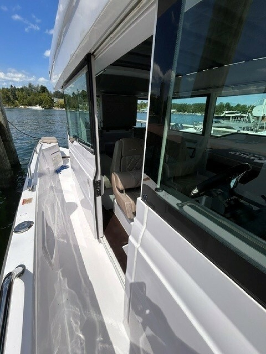 2024 Axopar 37 XC Cross Cabin