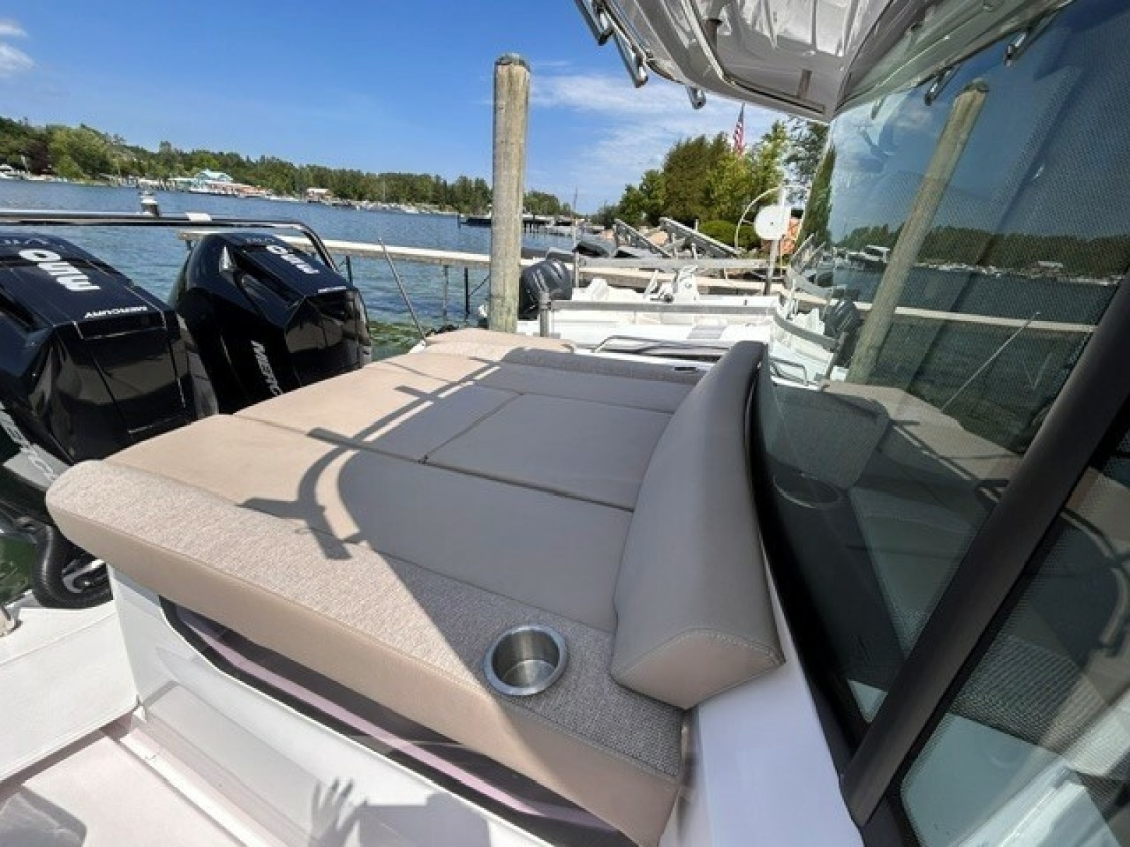 2024 Axopar 37 XC Cross Cabin