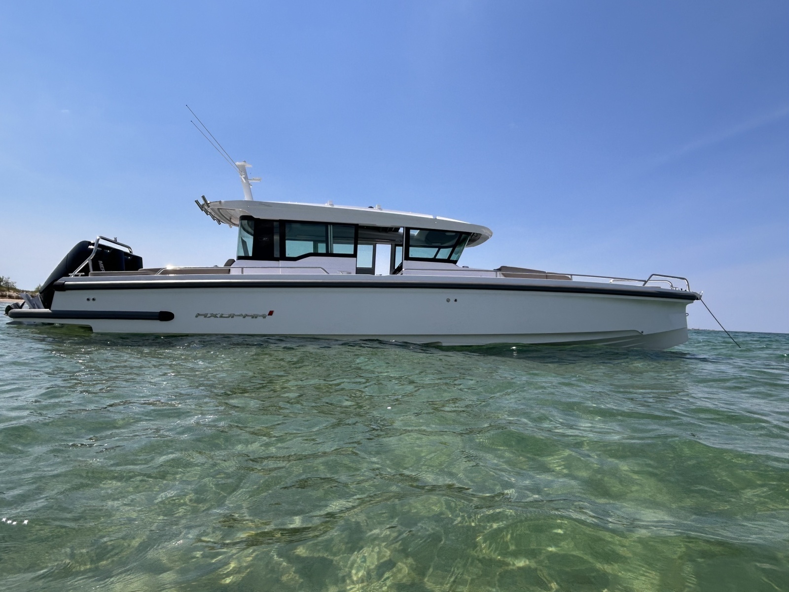 2024 Axopar 37 XC Cross Cabin
