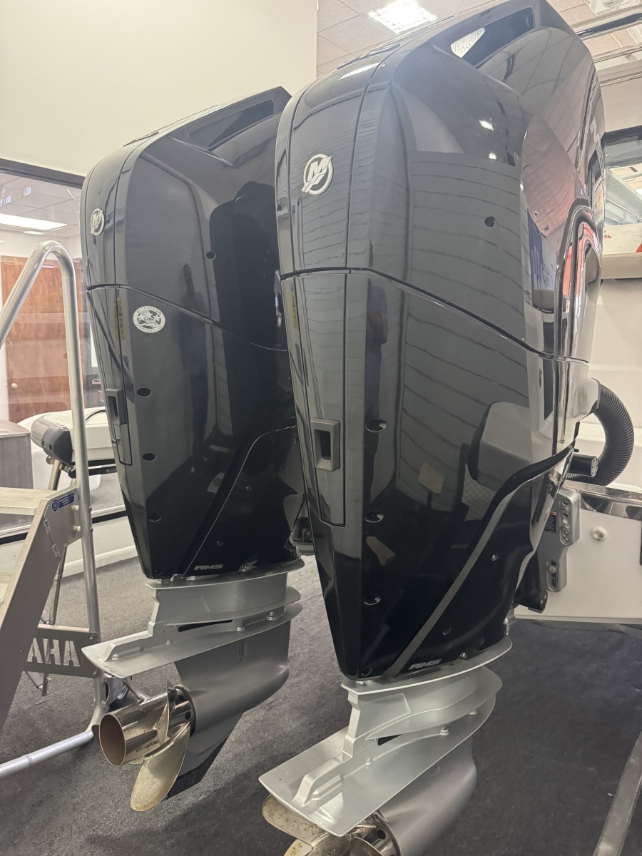 2024 Axopar 37 XC Cross Cabin