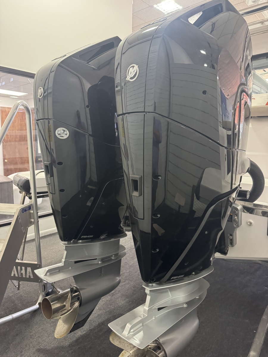 2024 Axopar 37 XC Cross Cabin