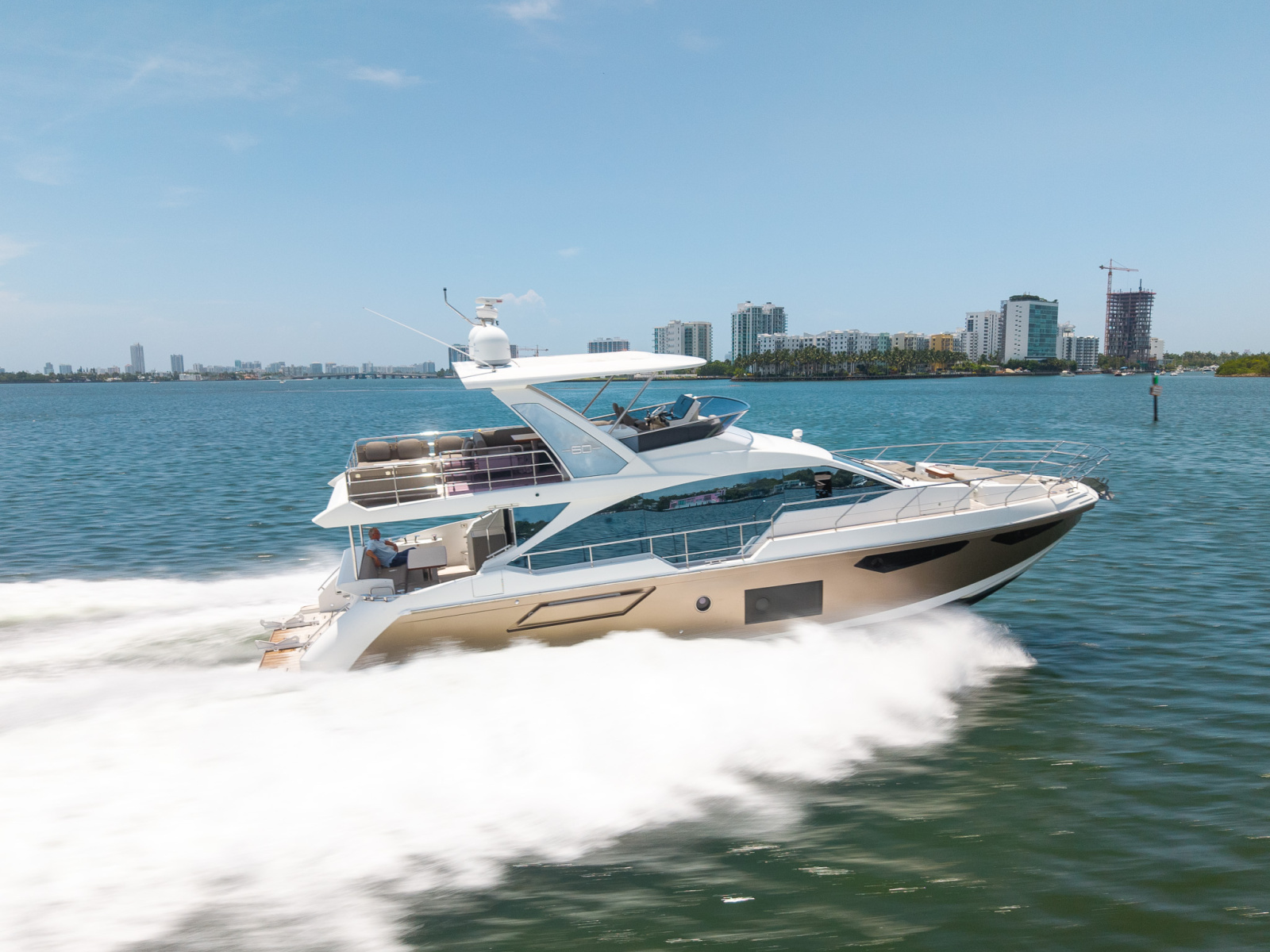 60' 2018 Azimut 60 Flybridge