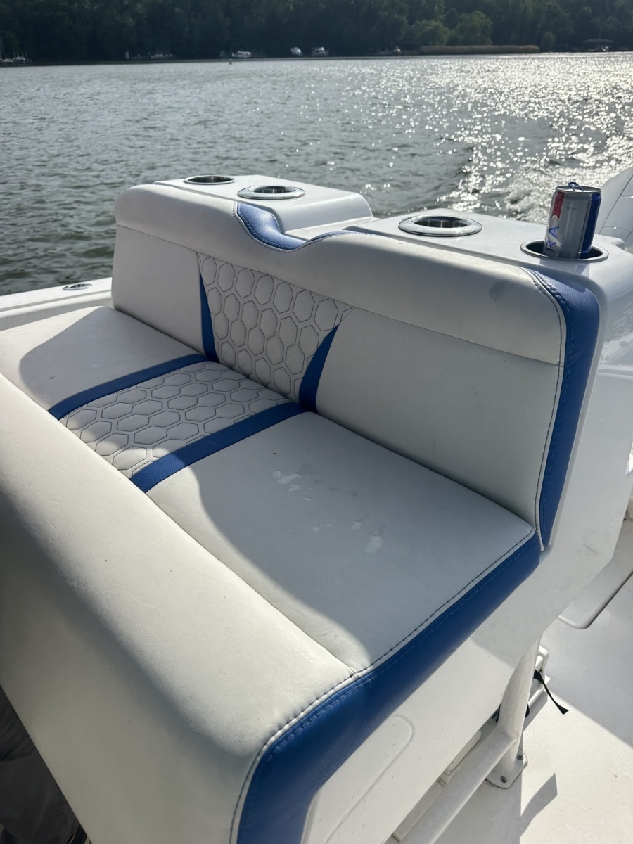 2020 Belzona 27 Center Console