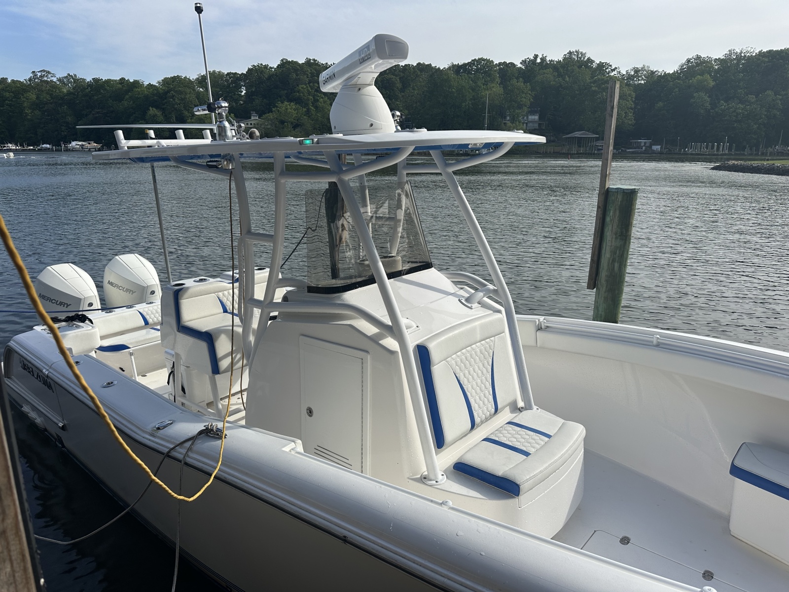 2020 Belzona 27 Center Console