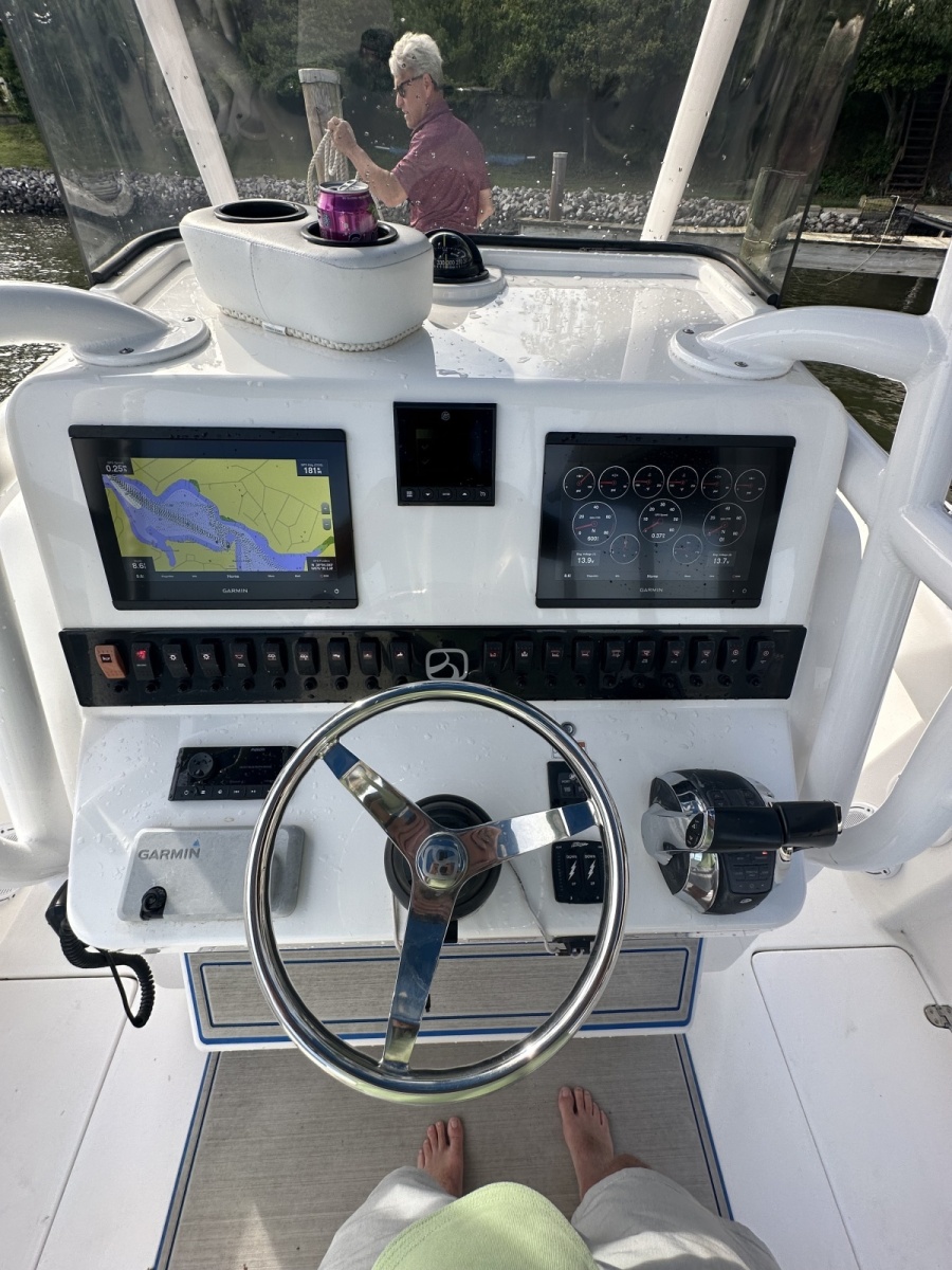 2020 Belzona 27 Center Console