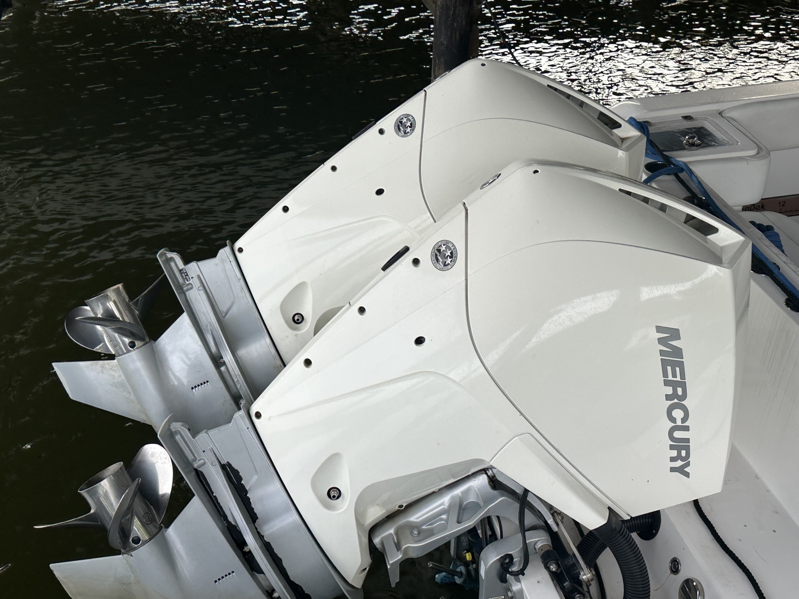 2020 Belzona 27 Center Console