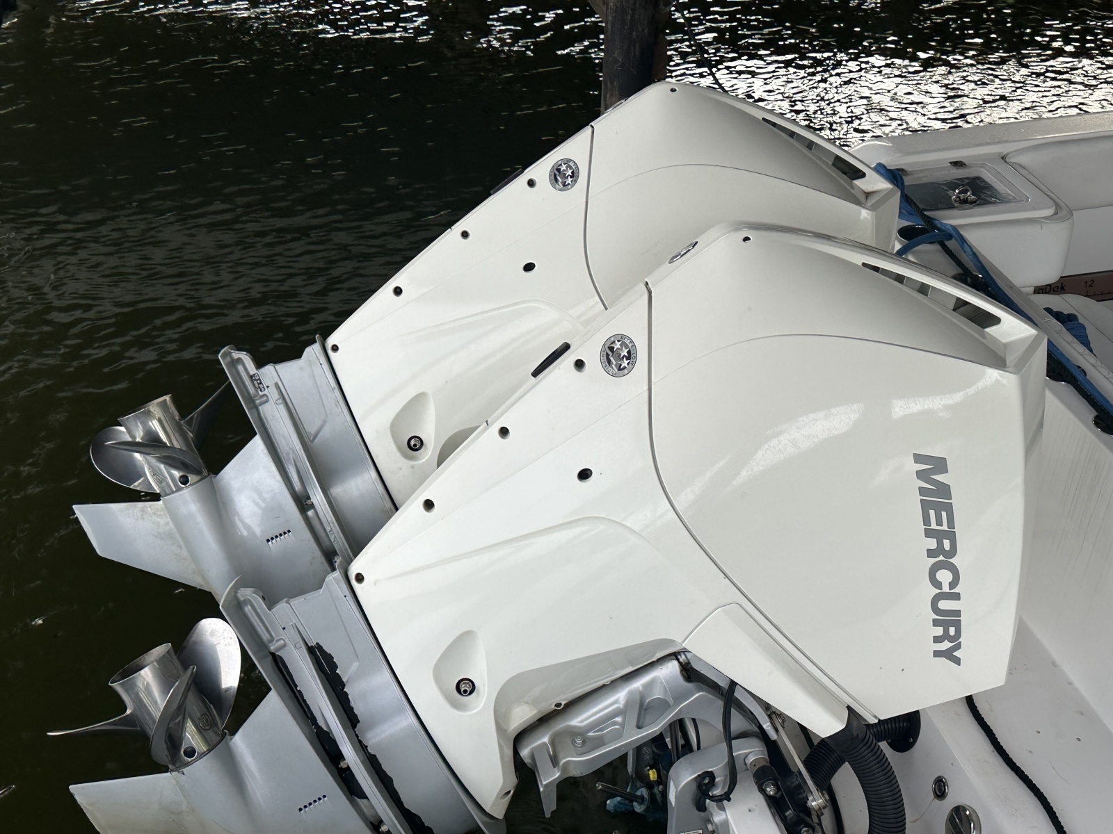 2020 Belzona 27 Center Console