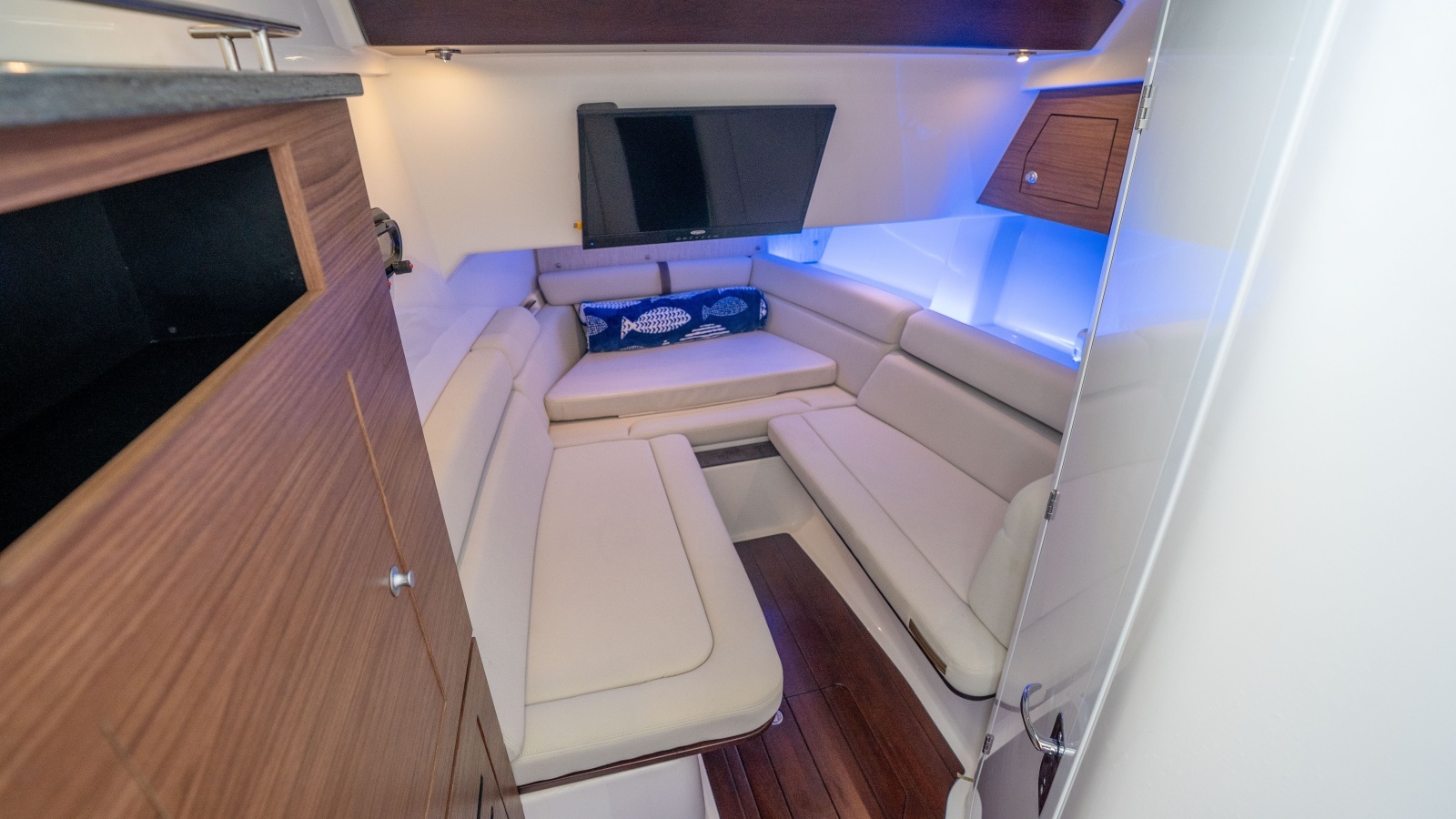2019 Boston Whaler 350 Realm